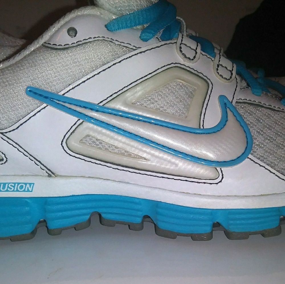 EUC NIKE Dual Fusion